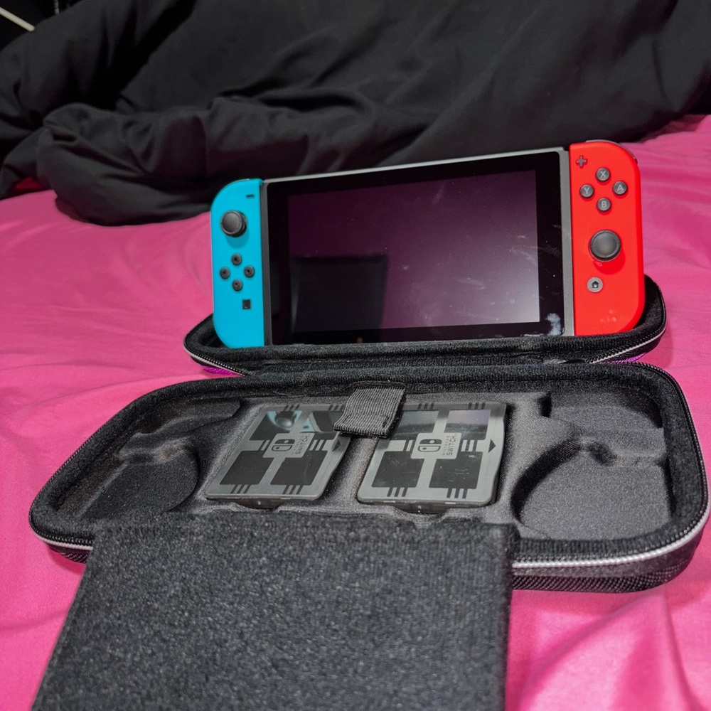 Nintendo Switch - Picture 5 of 11